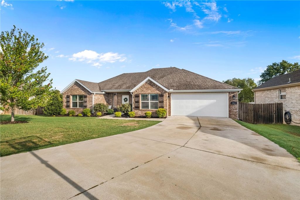 5812 W Mecklin Street, Fayetteville, AR 72704