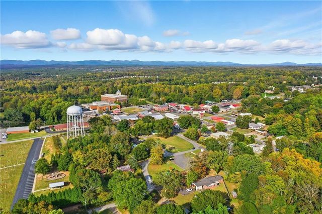 10 Pearl Chambers Drive, Dawsonville, GA 30534