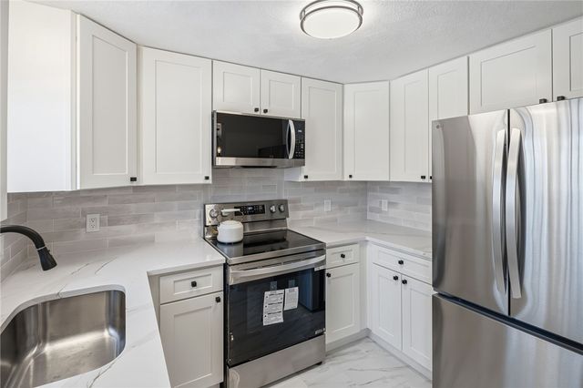 33 Eagle Run, Warwick, RI 02818