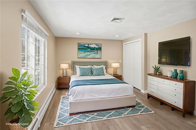 33 Eagle Run, Warwick, RI 02818