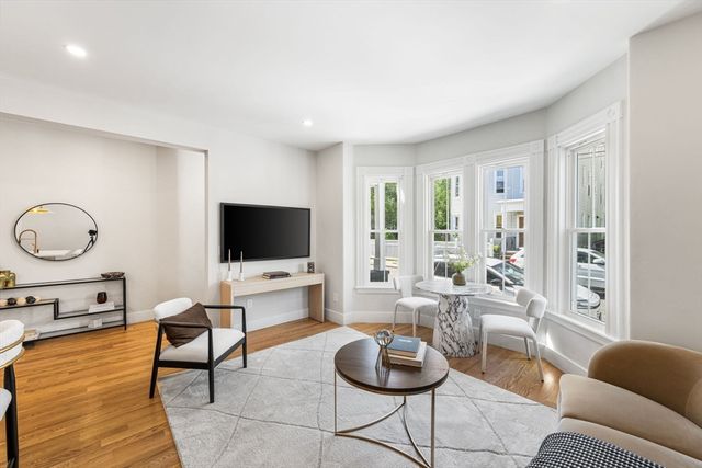 14 Harbor View St 1, Boston, MA 02125
