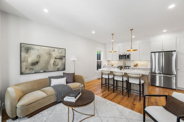 14 Harbor View St 1, Boston, MA 02125