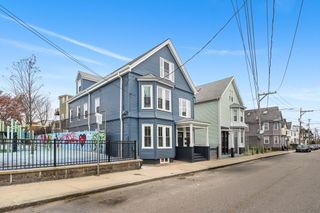 14 Harbor View St 1, Boston, MA 02125