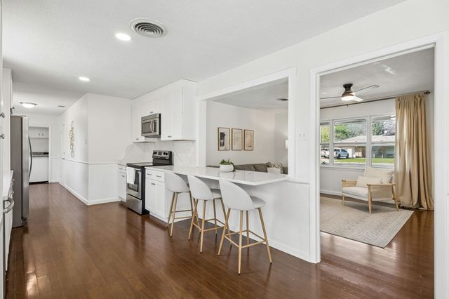 721 Danish Drive, Grand Prairie, TX 75050