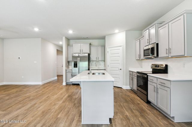 7733 Coral Lane, Ocean Springs, MS 39564