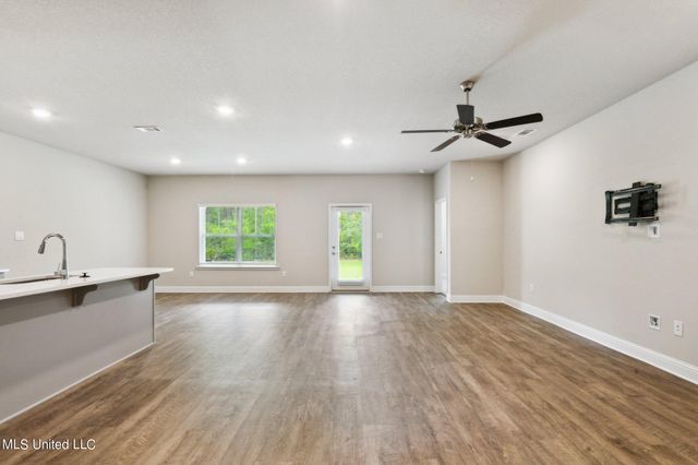 7733 Coral Lane, Ocean Springs, MS 39564