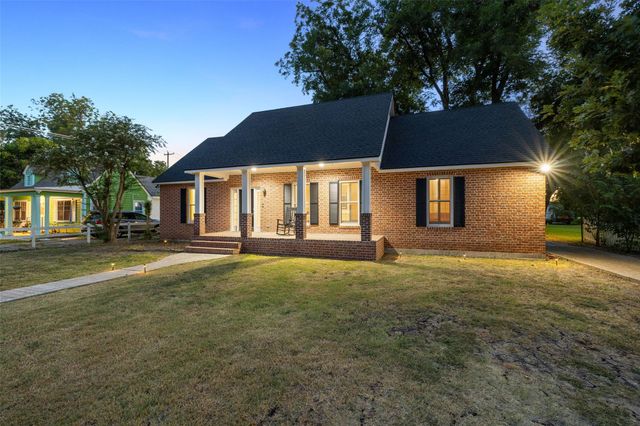 1105 Victoria ST, Taylor, TX 76574