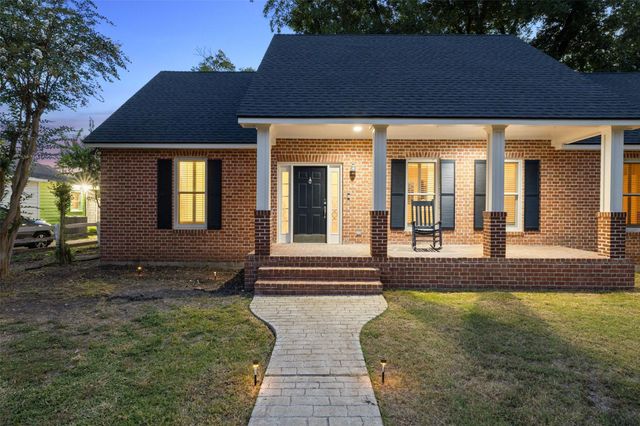 1105 Victoria ST, Taylor, TX 76574