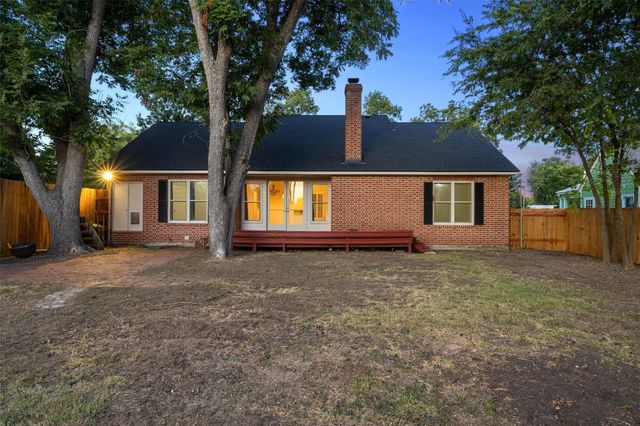 1105 Victoria ST, Taylor, TX 76574