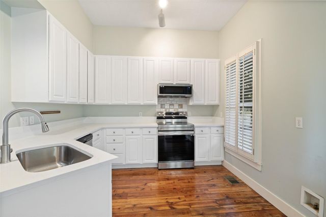 1105 Victoria ST, Taylor, TX 76574