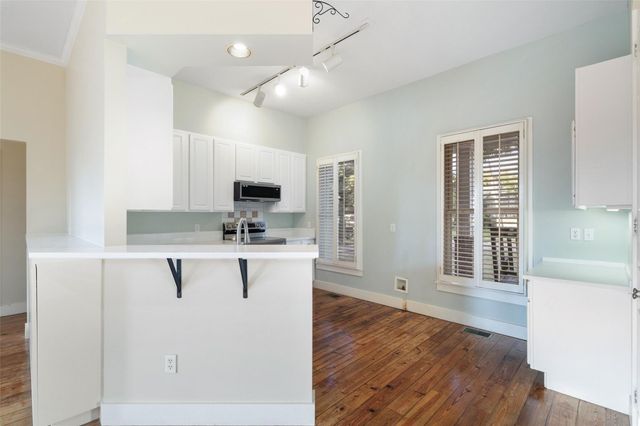 1105 Victoria ST, Taylor, TX 76574