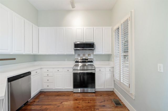 1105 Victoria ST, Taylor, TX 76574