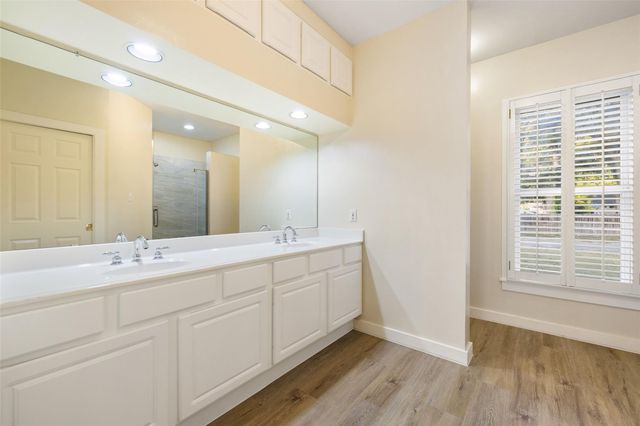 1105 Victoria ST, Taylor, TX 76574