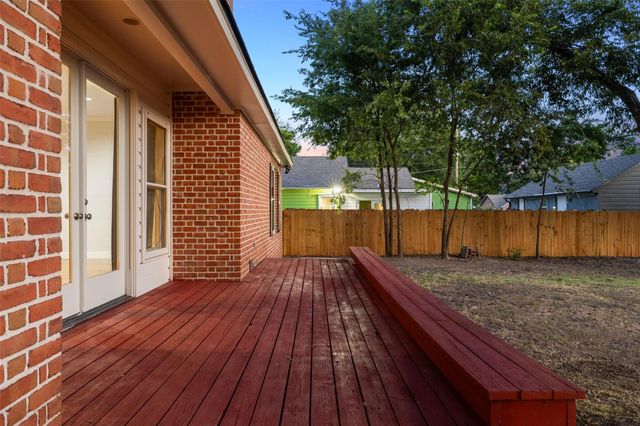 1105 Victoria ST, Taylor, TX 76574