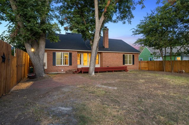 1105 Victoria ST, Taylor, TX 76574