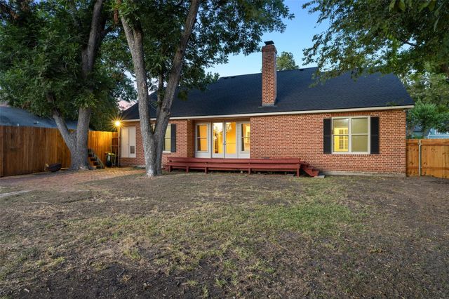 1105 Victoria ST, Taylor, TX 76574