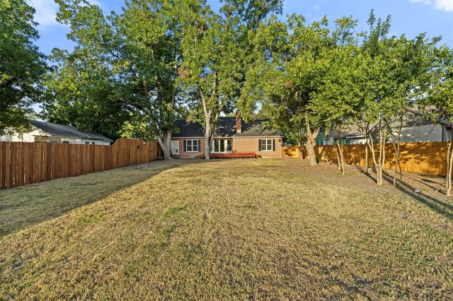 1105 Victoria ST, Taylor, TX 76574