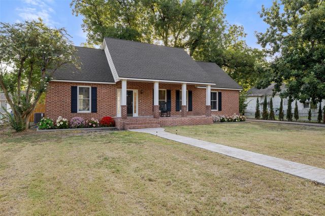 1105 Victoria ST, Taylor, TX 76574