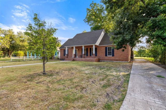1105 Victoria ST, Taylor, TX 76574