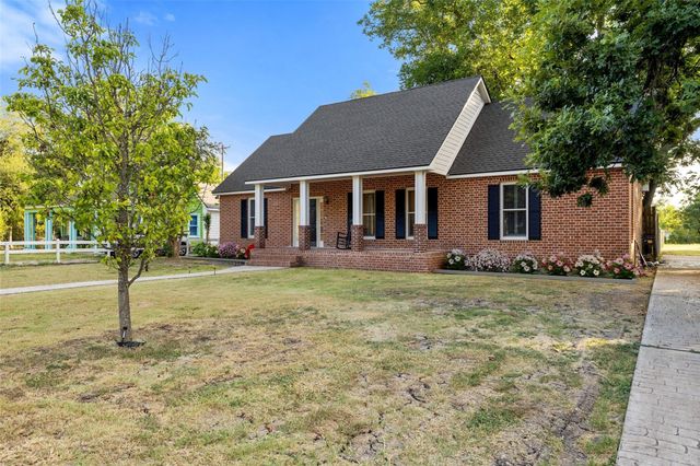 1105 Victoria ST, Taylor, TX 76574