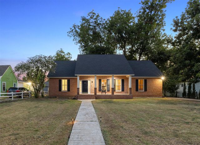 1105 Victoria ST, Taylor, TX 76574