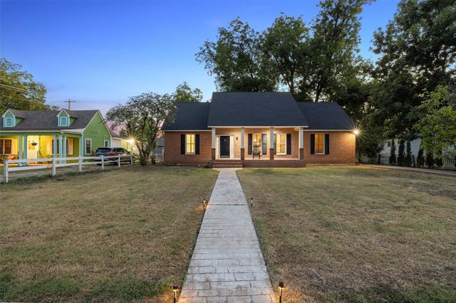 1105 Victoria ST, Taylor, TX 76574