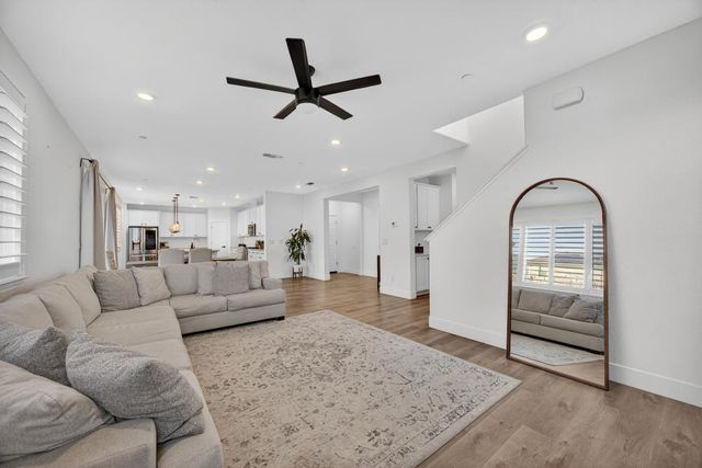 979 Ayers Ln, Galt, CA 95632