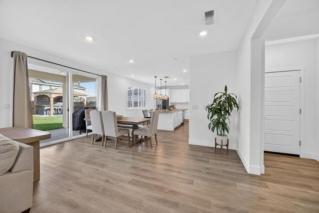 979 Ayers Ln, Galt, CA 95632