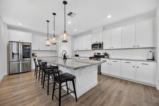 979 Ayers Ln, Galt, CA 95632