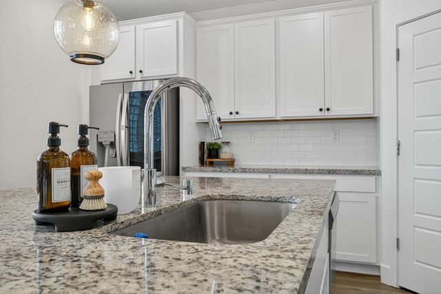 979 Ayers Ln, Galt, CA 95632