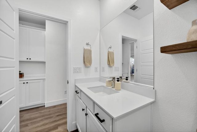 979 Ayers Ln, Galt, CA 95632