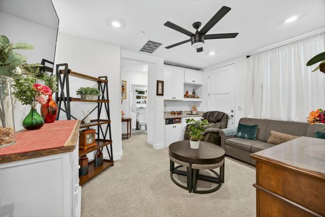 979 Ayers Ln, Galt, CA 95632