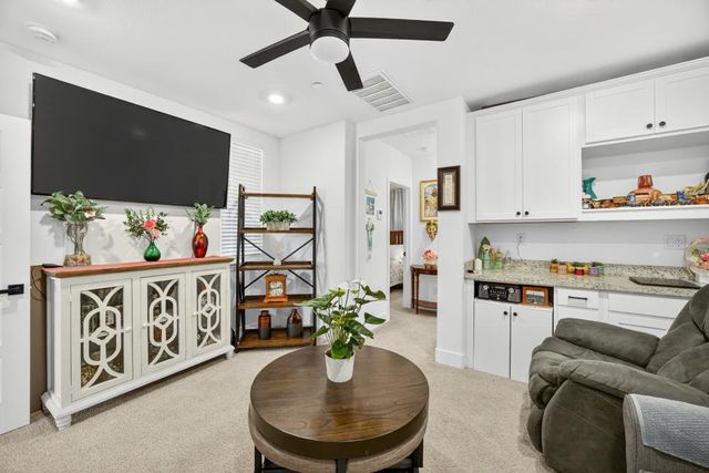 979 Ayers Ln, Galt, CA 95632