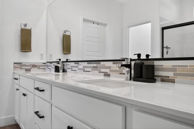 979 Ayers Ln, Galt, CA 95632