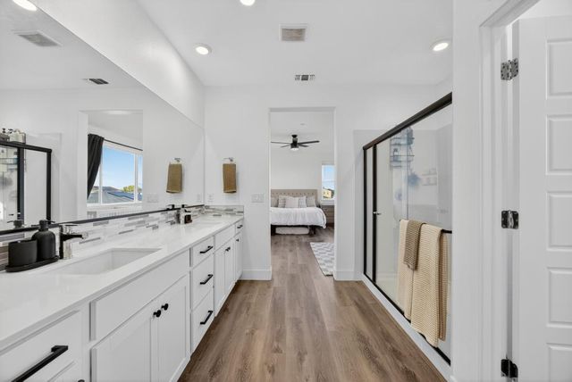 979 Ayers Ln, Galt, CA 95632