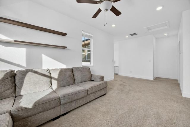 979 Ayers Ln, Galt, CA 95632