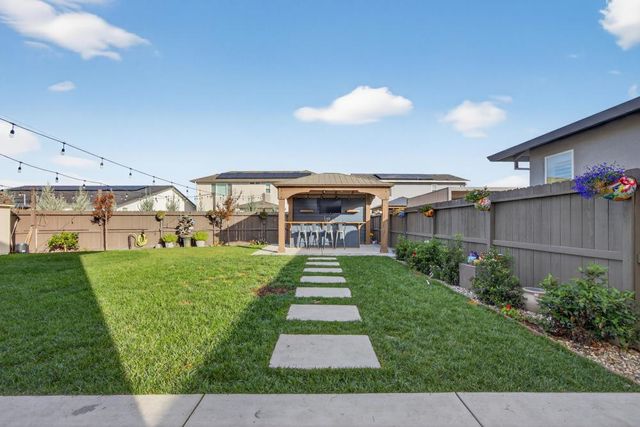 979 Ayers Ln, Galt, CA 95632