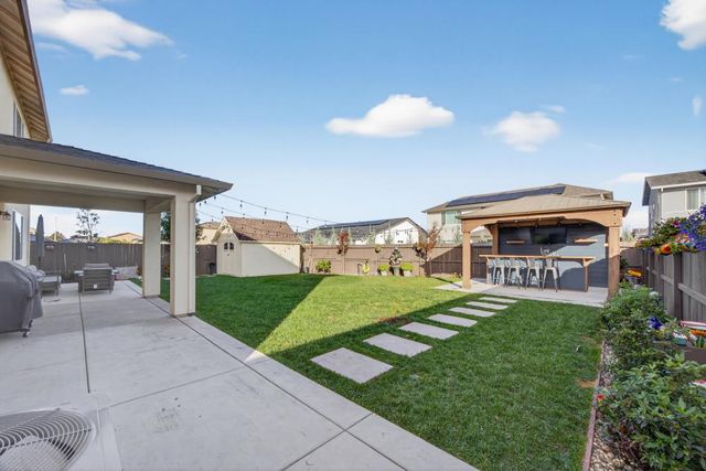 979 Ayers Ln, Galt, CA 95632