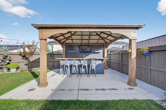 979 Ayers Ln, Galt, CA 95632