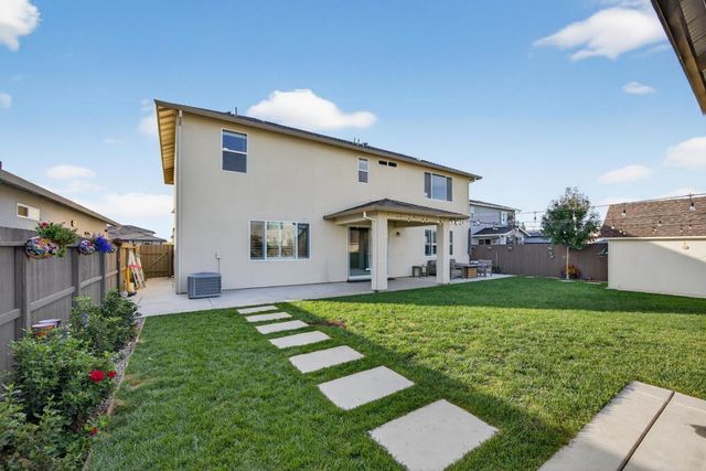 979 Ayers Ln, Galt, CA 95632
