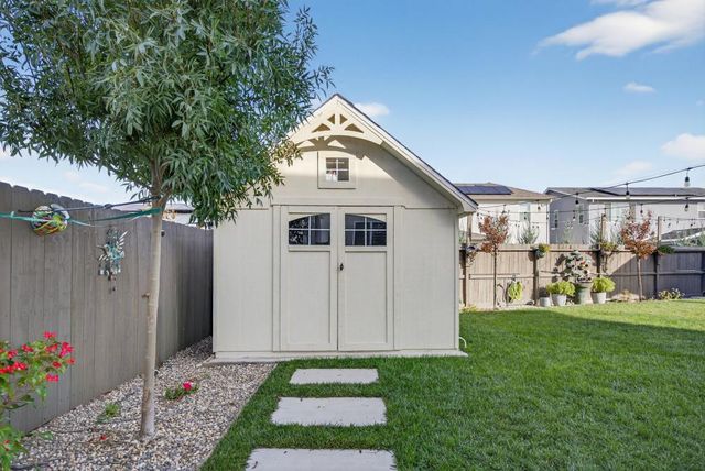 979 Ayers Ln, Galt, CA 95632