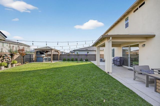 979 Ayers Ln, Galt, CA 95632