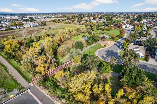 979 Ayers Ln, Galt, CA 95632