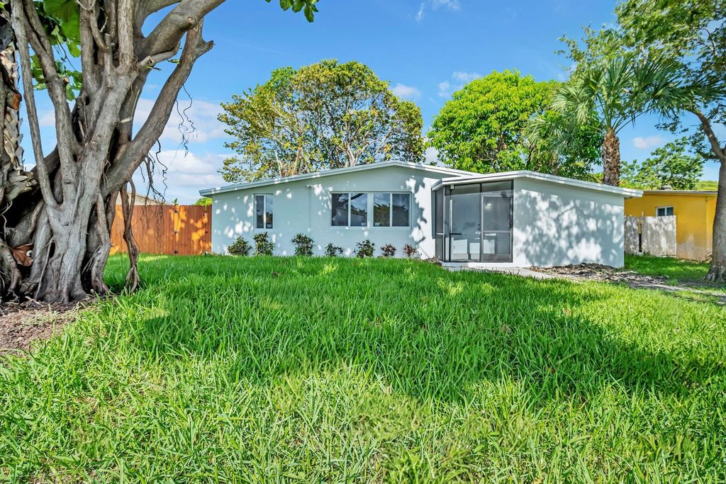 5680 NE 7th Ter, Fort Lauderdale, FL 33334