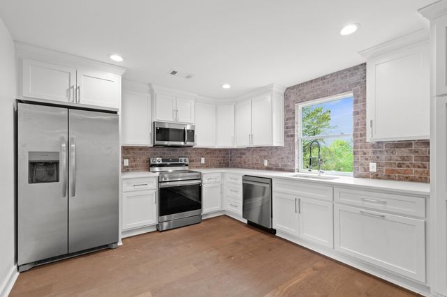 3237 College Avenue, Conway, AR 72034