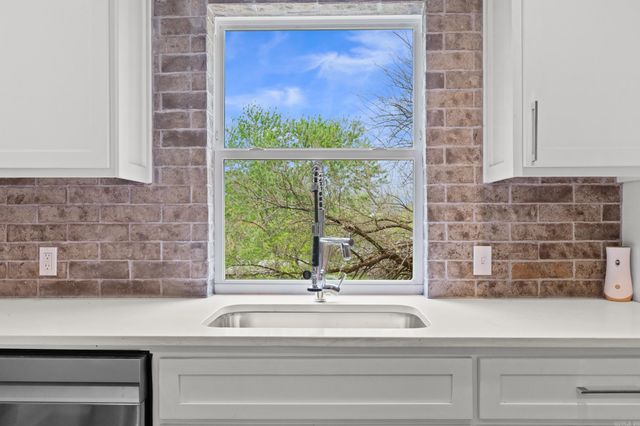 3237 College Avenue, Conway, AR 72034