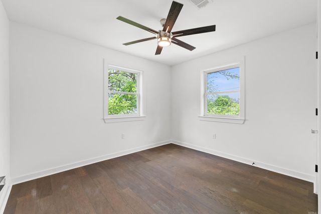 3237 College Avenue, Conway, AR 72034