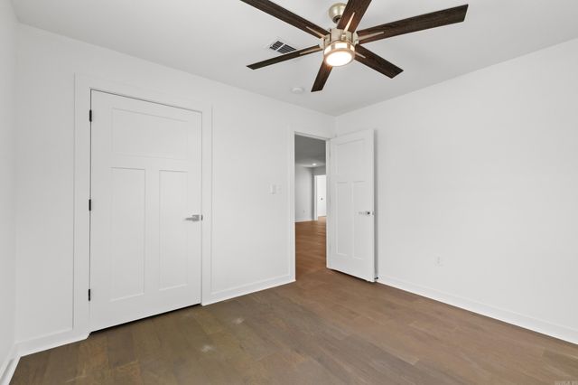 3237 College Avenue, Conway, AR 72034