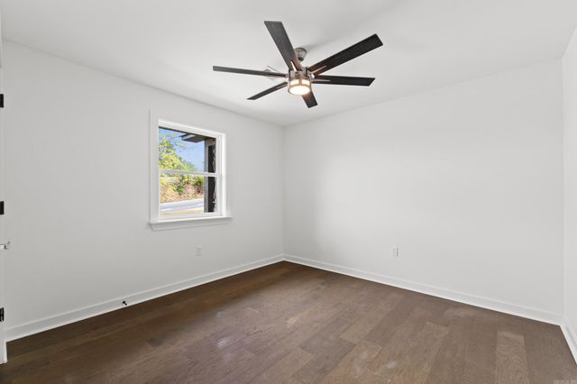 3237 College Avenue, Conway, AR 72034