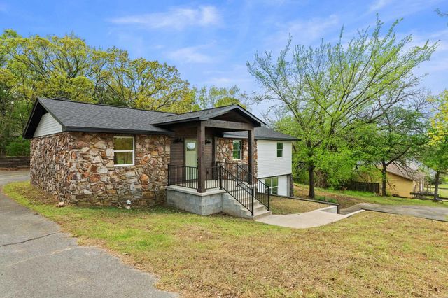 3237 College Avenue, Conway, AR 72034